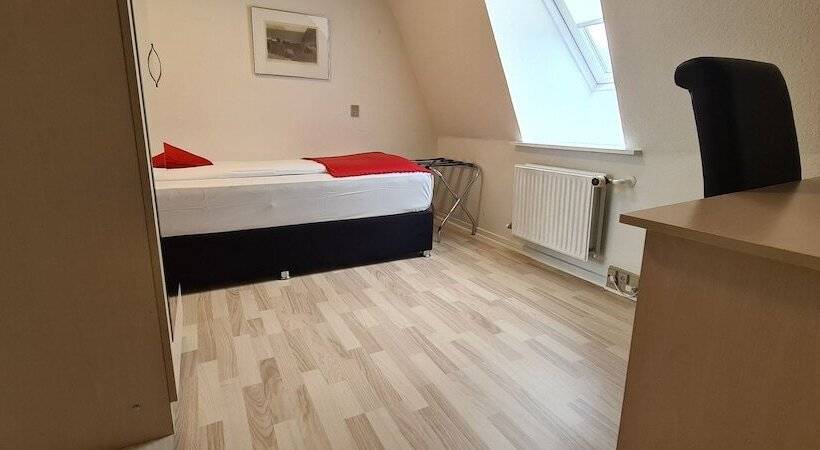 Economy Single Room, Prinsen