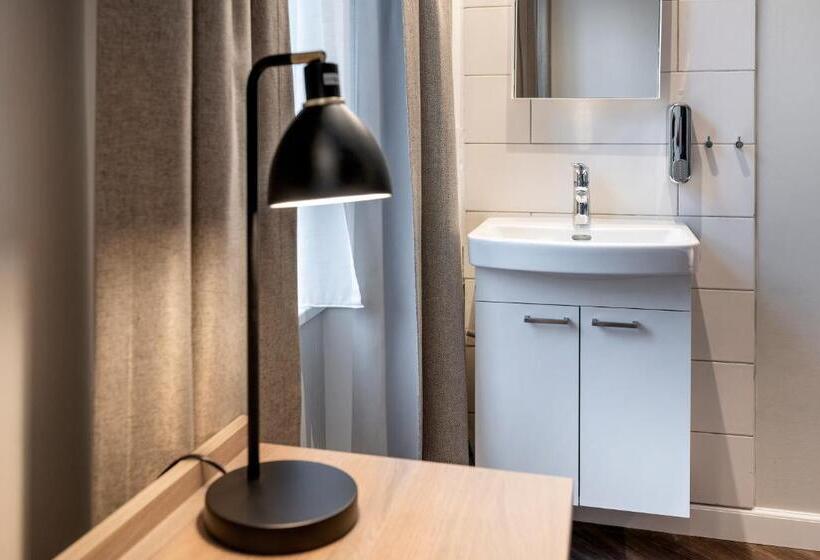 اتاق استاندارد یک تخته با سرویس بهداشتی مشترک, Go Hotel Saga