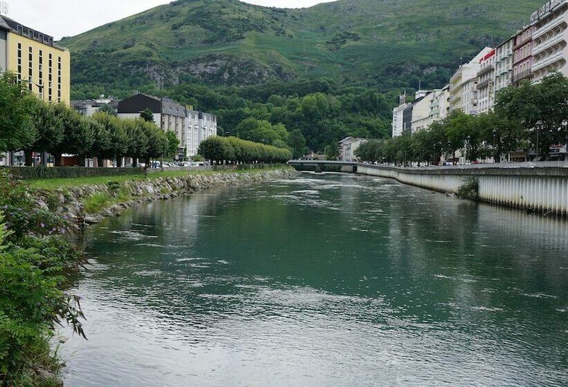 Standard Triple Room, Mercure Lourdes Imperial