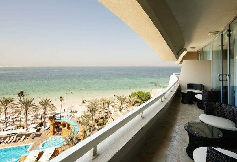 Deluxe Room Sea View, Occidental Sharjah Grand