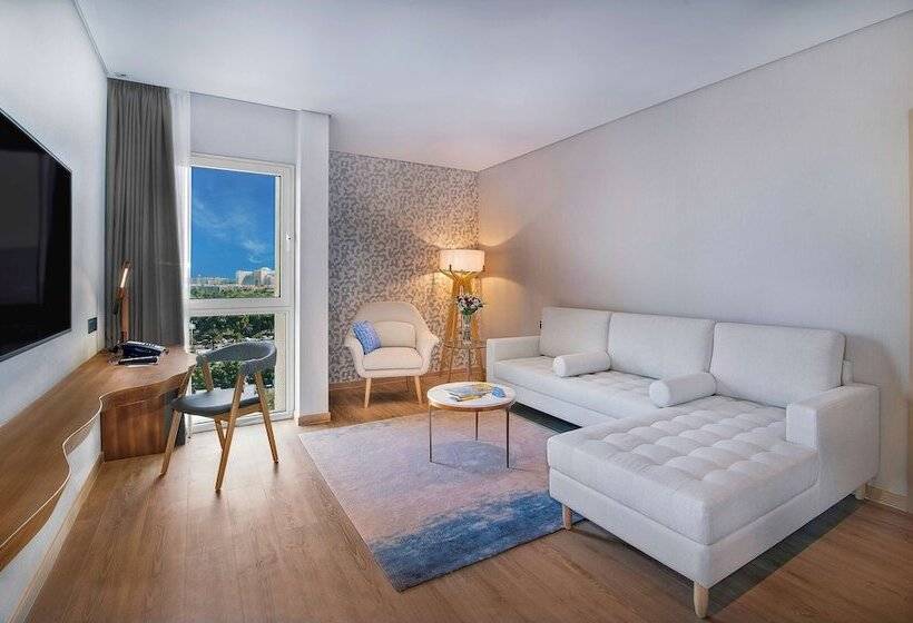 سوئیت پریمیوم با چشم‌انداز دریا, Radisson Blu Hotel & Resort, Abu Dhabi Corniche