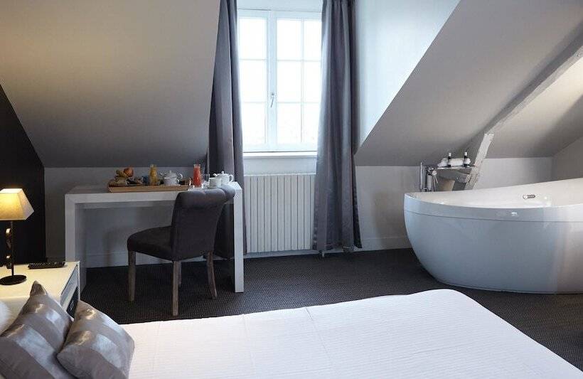 سوییت جونیور, Best Western Le Cheval Blanc  Vue Sur Le Port Plein Centre Ville