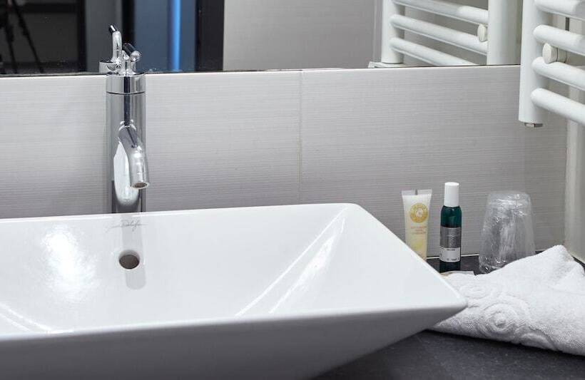 آپارتمان 1 خوابه, Best Western Le Cheval Blanc  Vue Sur Le Port Plein Centre Ville