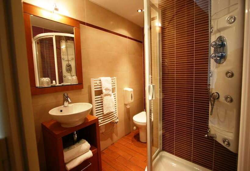 اتاق سوپریور با چشم‌انداز, Best Western Le Cheval Blanc  Vue Sur Le Port Plein Centre Ville