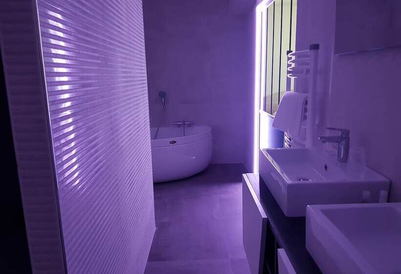 سوییت لوکس, Brit Hotel De Grignan Vichy