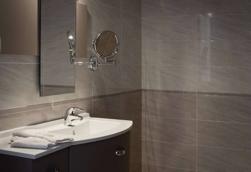 سوییت جونیور, Brit Hotel De Grignan Vichy