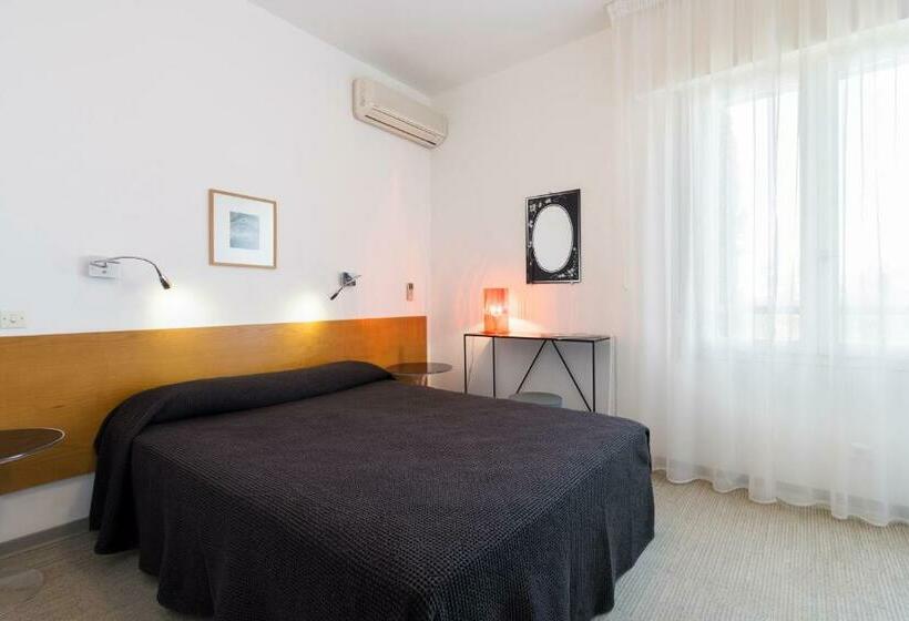 اتاق کلاسیک, Cala Di L Oru