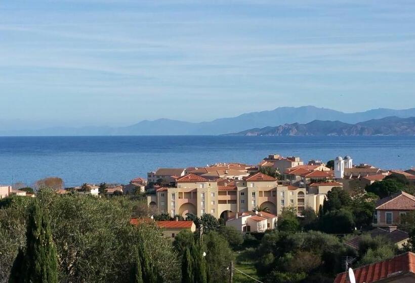 اتاق راحتی با چشم‌انداز دریا, Cala Di L Oru