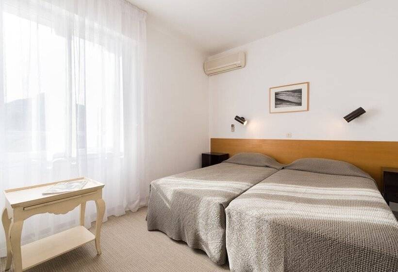 اتاق استاندارد سه نفره, Cala Di L Oru