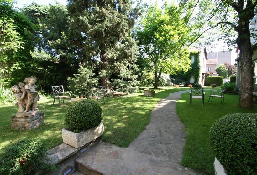 اتاق پرستیژ, Hostellerie Du Grand Saint Antoine