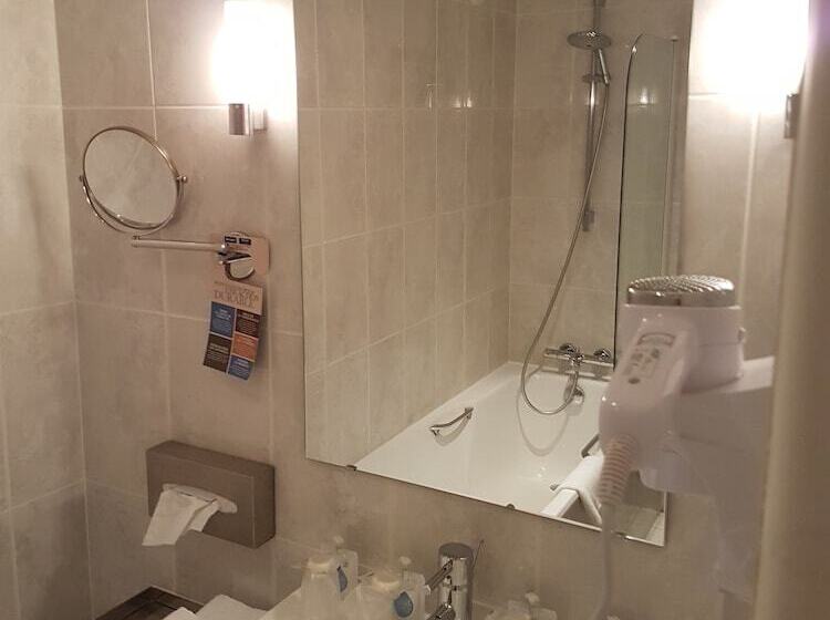 اتاق خانوادگی, Kyriad Saumur Hyper Centre Hôtel Appartements Et Spa Soins Sothys Paris