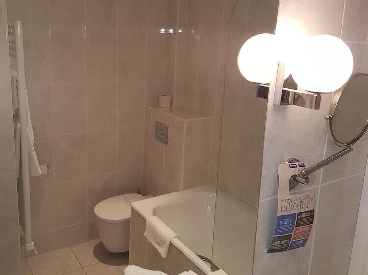 اتاق استاندارد سه نفره, Kyriad Saumur Hyper Centre Hôtel Appartements Et Spa Soins Sothys Paris