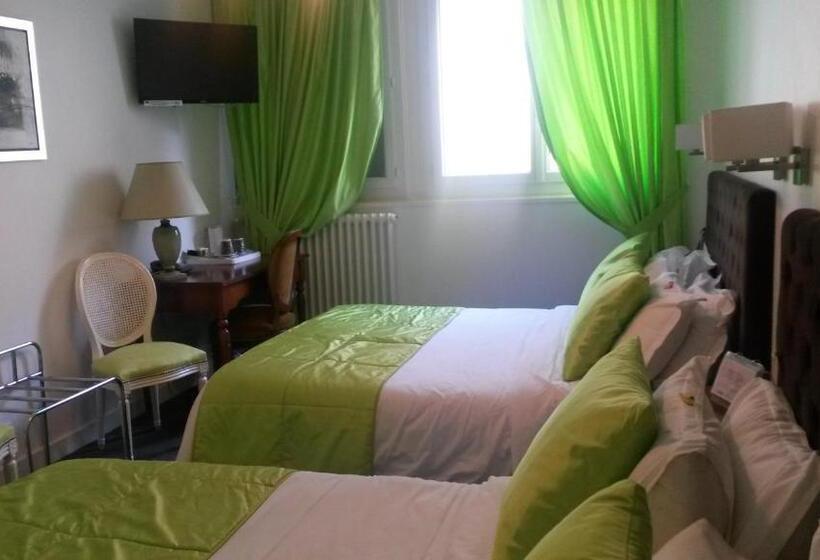 اتاق خانوادگی, Kyriad Saumur Hyper Centre Hôtel Appartements Et Spa Soins Sothys Paris