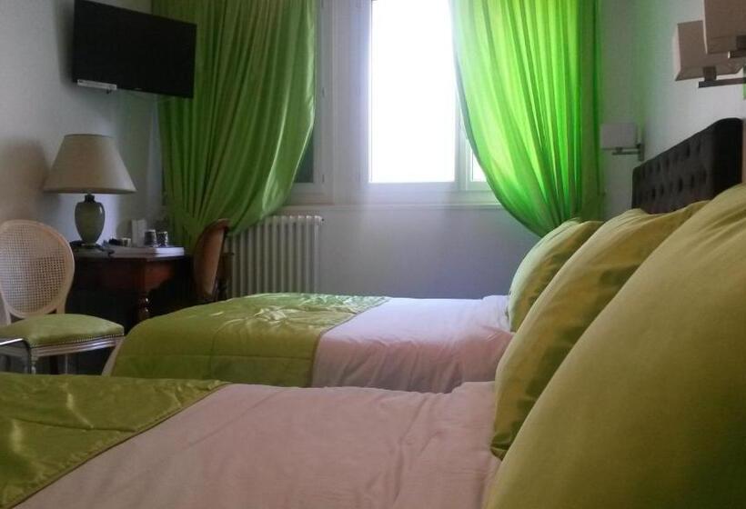 اتاق خانوادگی, Kyriad Saumur Hyper Centre Hôtel Appartements Et Spa Soins Sothys Paris