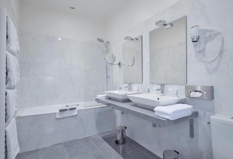 اتاق خانوادگی, Kyriad Saumur Hyper Centre Hôtel Appartements Et Spa Soins Sothys Paris