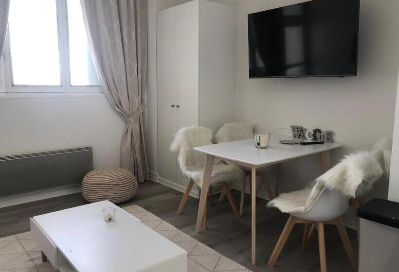 1 Bedroom Apartment with Balcony, Kyriad Saumur Centre