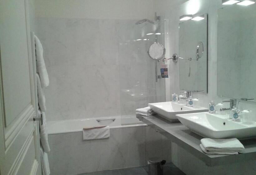 اتاق خانوادگی, Kyriad Saumur Hyper Centre Hôtel Appartements Et Spa Soins Sothys Paris