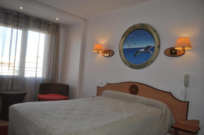 اتاق استاندارد با چشم‌انداز دریا, Logis Hôtel & Restaurant Mediterranee