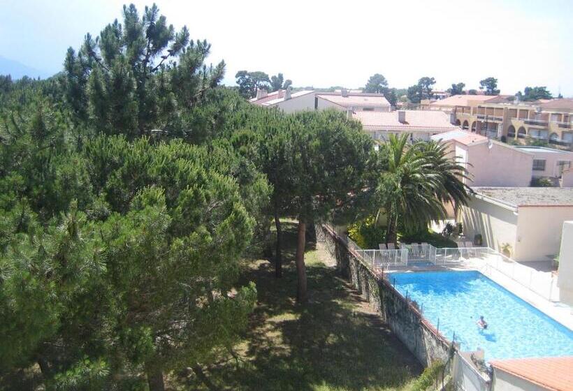 Comfort room with balcony, Plage Des Pins