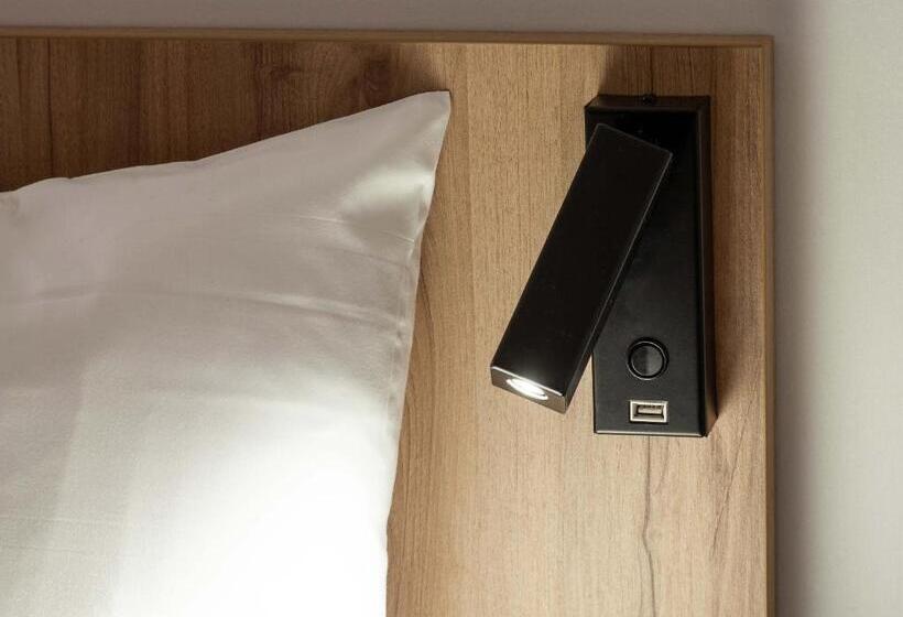 اتاق استاندارد سه نفره, B&b Hotel Lourdes Centre