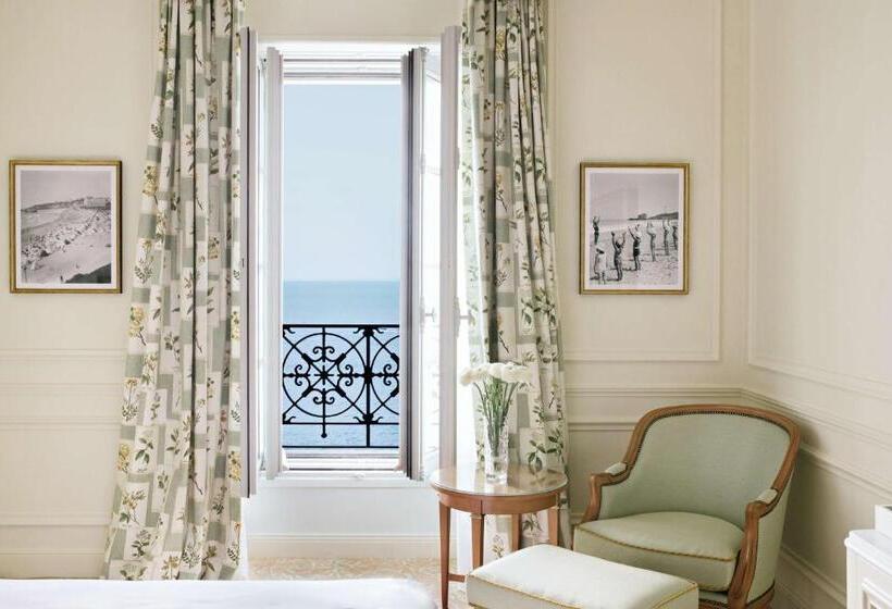 اتاق لوکس با تخت بزرگ, Hôtel Du Palais Biarritz, In The Unbound Collection By Hyatt