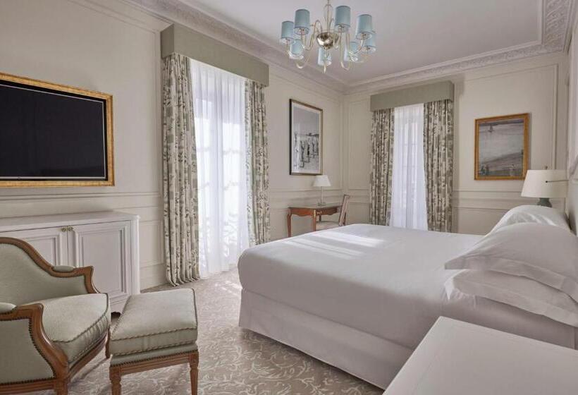 اتاق لوکس با تخت بزرگ, Hôtel Du Palais Biarritz, In The Unbound Collection By Hyatt