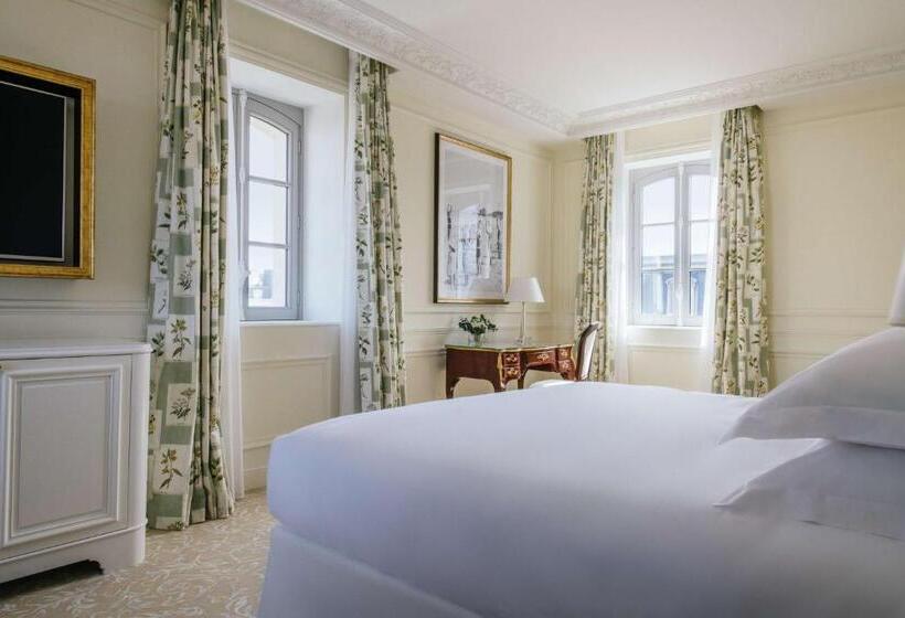 اتاق لوکس با تخت بزرگ, Hôtel Du Palais Biarritz, In The Unbound Collection By Hyatt