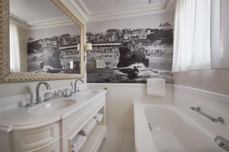 اتاق استاندارد با تخت بزرگ, Hôtel Du Palais Biarritz, In The Unbound Collection By Hyatt