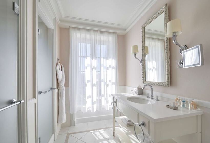 اتاق استاندارد با چشم‌انداز, Hôtel Du Palais Biarritz, In The Unbound Collection By Hyatt