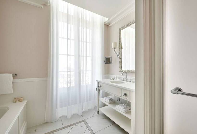 اتاق لوکس با چشم‌انداز دریا, Hôtel Du Palais Biarritz, In The Unbound Collection By Hyatt
