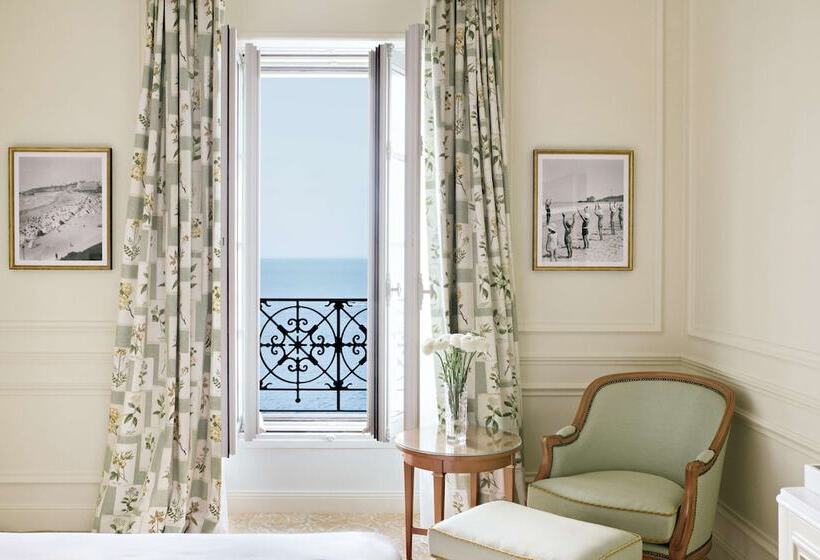 اتاق لوکس با چشم‌انداز دریا, Hôtel Du Palais Biarritz, In The Unbound Collection By Hyatt