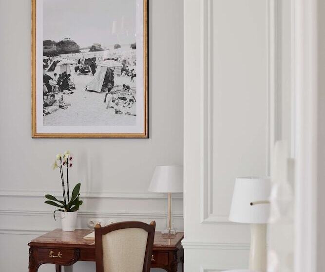 اتاق لوکس با چشم‌انداز دریا, Hôtel Du Palais Biarritz, In The Unbound Collection By Hyatt
