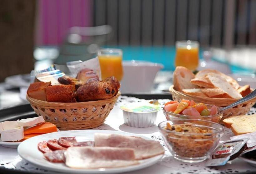 اتاق استاندارد سه نفره, Logis Hotels Grand Hotel D Orléans