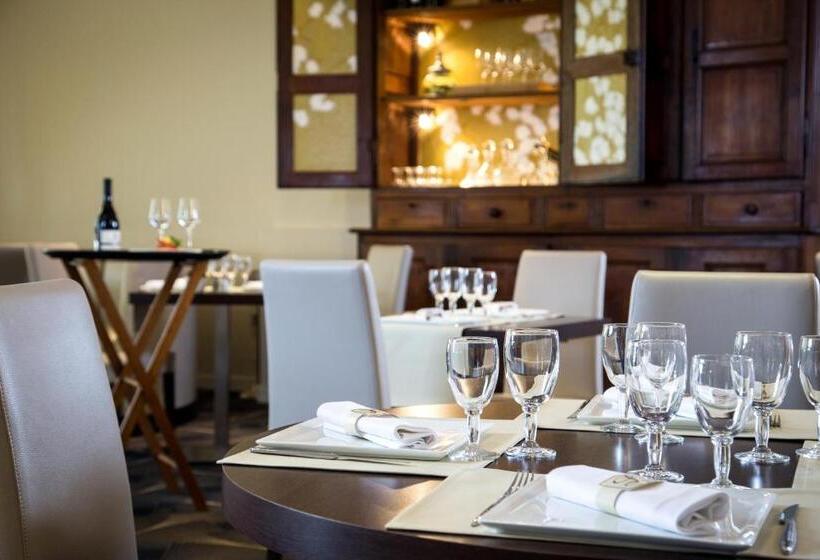 اتاق استاندارد سه نفره, Logis Hotels Grand Hotel D Orléans