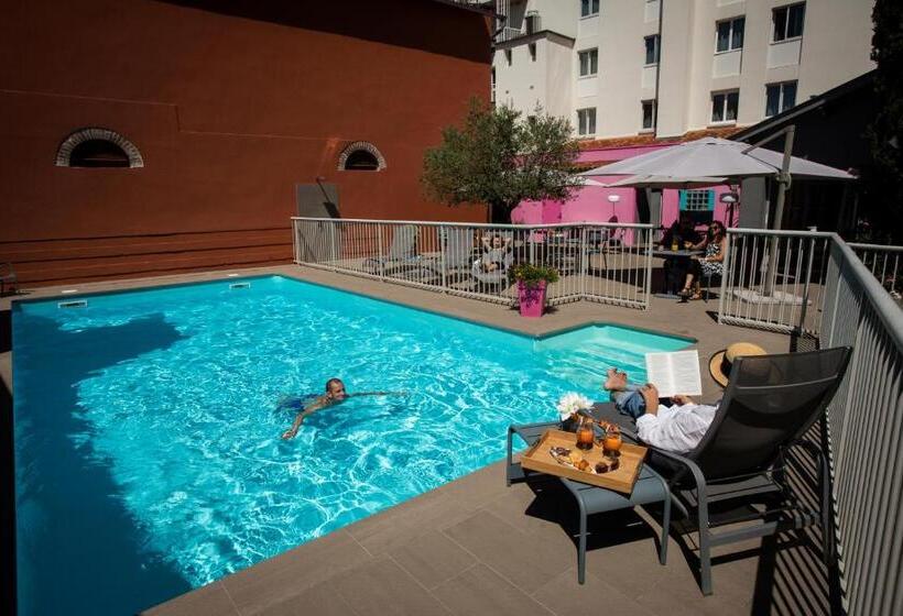 اتاق استاندارد سه نفره, Logis Hotels Grand Hotel D Orléans