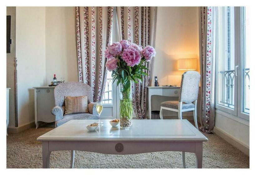 景色の見えるジュニアスイート, Hôtel La Pérouse Nice Baie Des Anges   Recently Fully Renovated