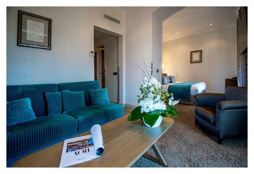 景色の見えるジュニアスイート, Hôtel La Pérouse Nice Baie Des Anges   Recently Fully Renovated