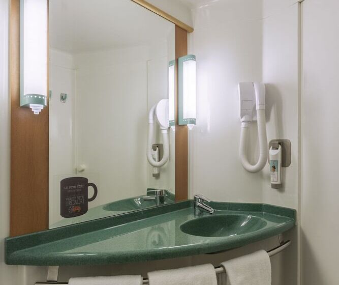 اتاق استاندارد, B&b Hotel Lourdes Centre