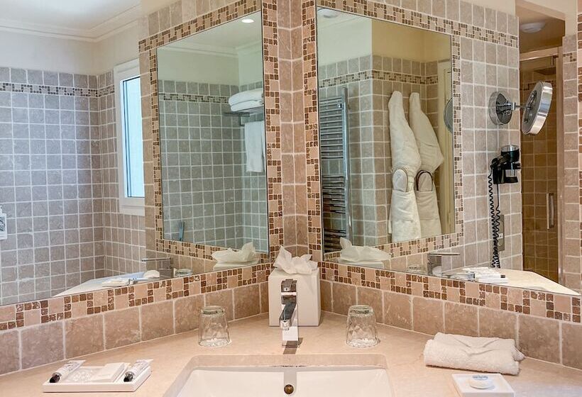 スーペリアトリプルルーム, Hôtel La Pérouse Nice Baie Des Anges   Recently Fully Renovated
