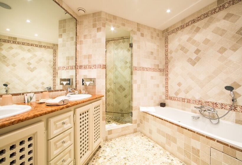 Классический Номер, Byblos Saint Tropez