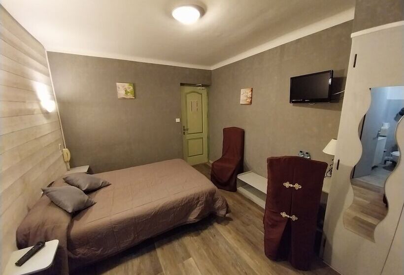 اتاق اکونومی, Hôtel L Oustalet
