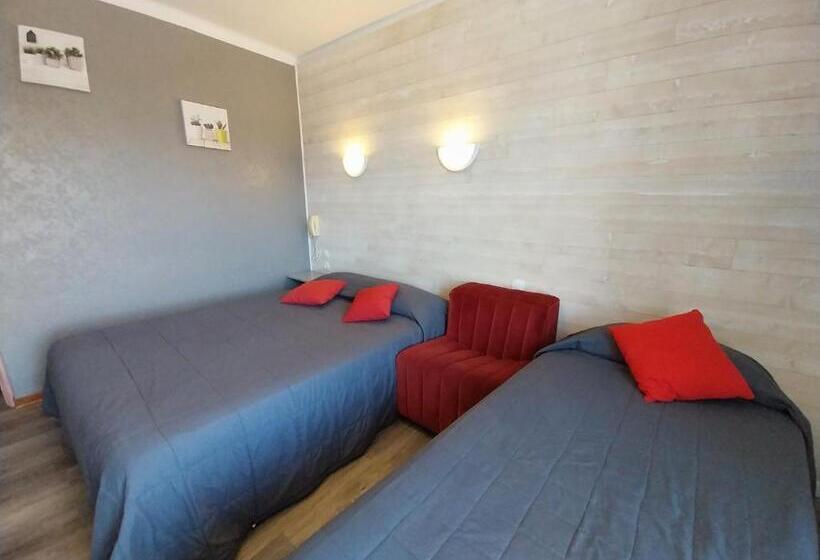 اتاق استاندارد سه تخته با بالکن, Hôtel L Oustalet