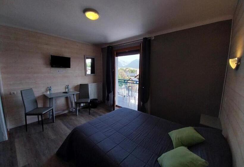 سوییت خانوادگی, Hôtel L Oustalet