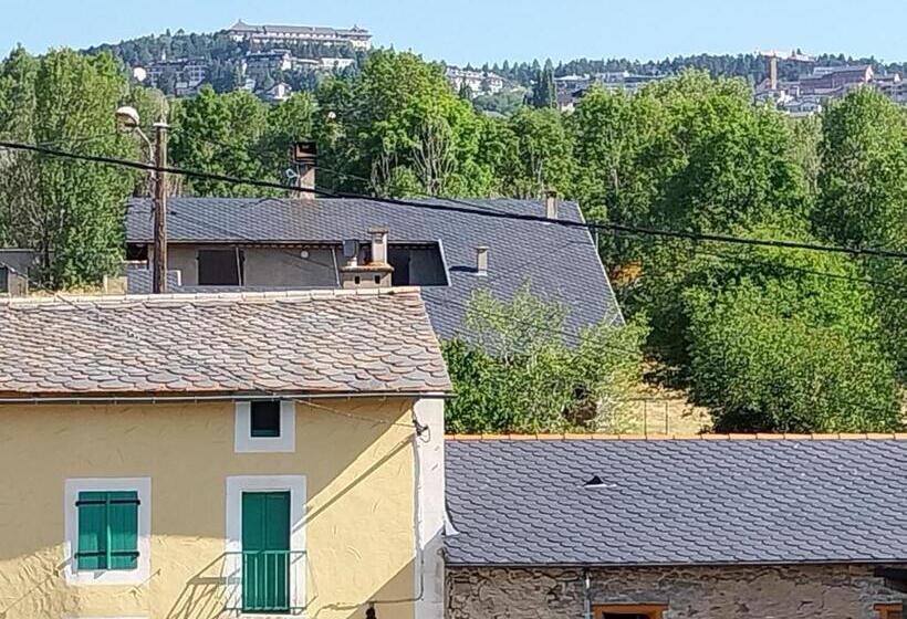 اتاق استاندارد سه نفره, Hôtel L Oustalet