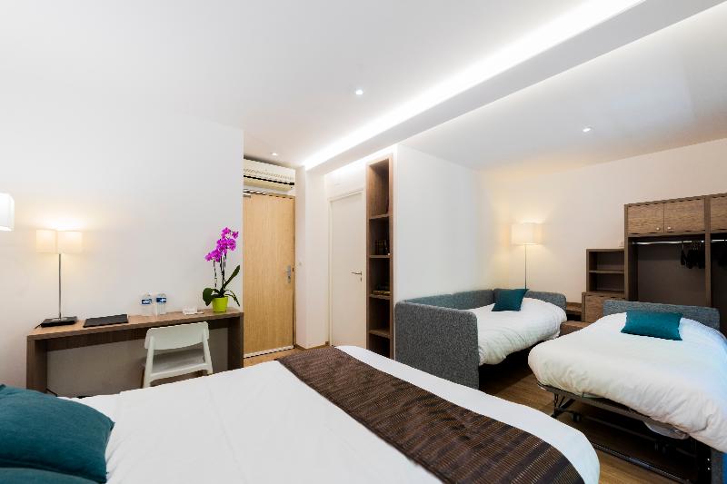 اتاق استاندارد چهار تخته, Logis Hôtel Restaurant Le Cours