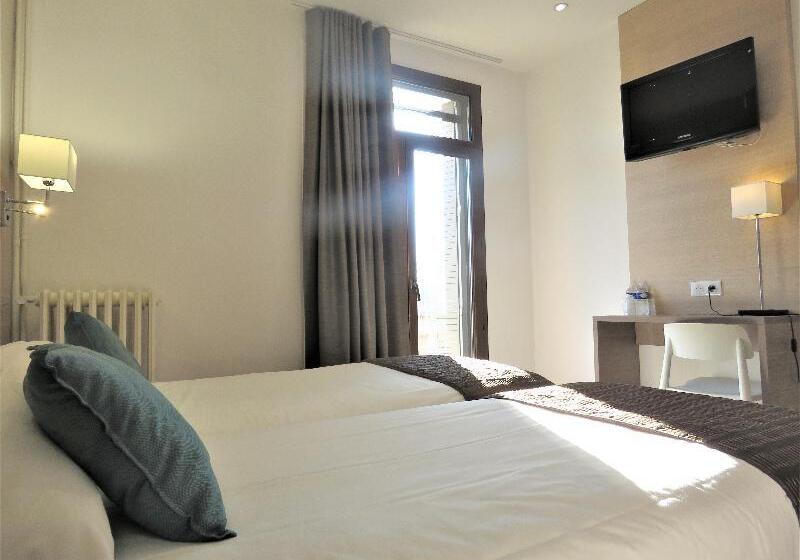 اتاق استاندارد, Logis Hôtel Restaurant Le Cours