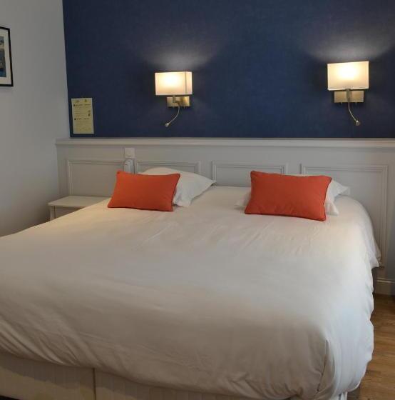 Standard Room King Bed Adapted for people with reduced mobility, Restaurant Le Monarque