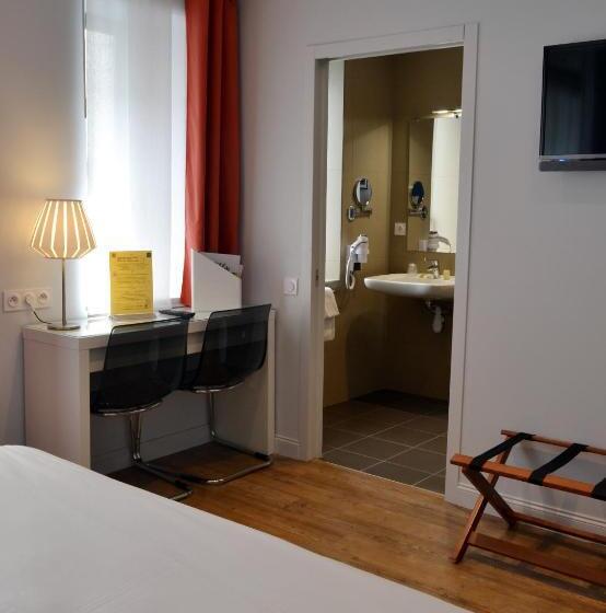 Standard Room King Bed Adapted for people with reduced mobility, Restaurant Le Monarque