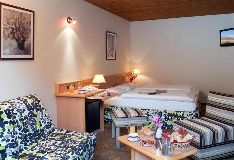 اتاق سوپریور سه تخته, Logis Hostellerie Motel Au Bois Le Sire