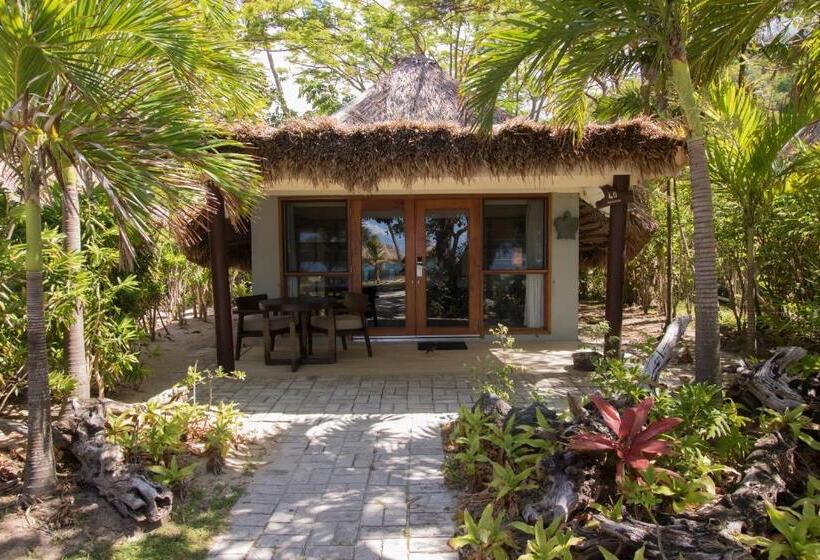 Standard Bungalow Sea View, Castaway Island Resort